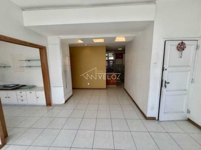 Apartamento à venda com 2 quartos, 70m² - Foto 4