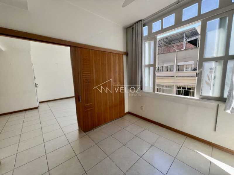 Apartamento à venda com 2 quartos, 70m² - Foto 3