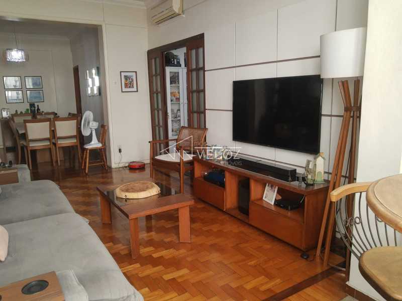 Apartamento à venda com 3 quartos, 130m² - Foto 1