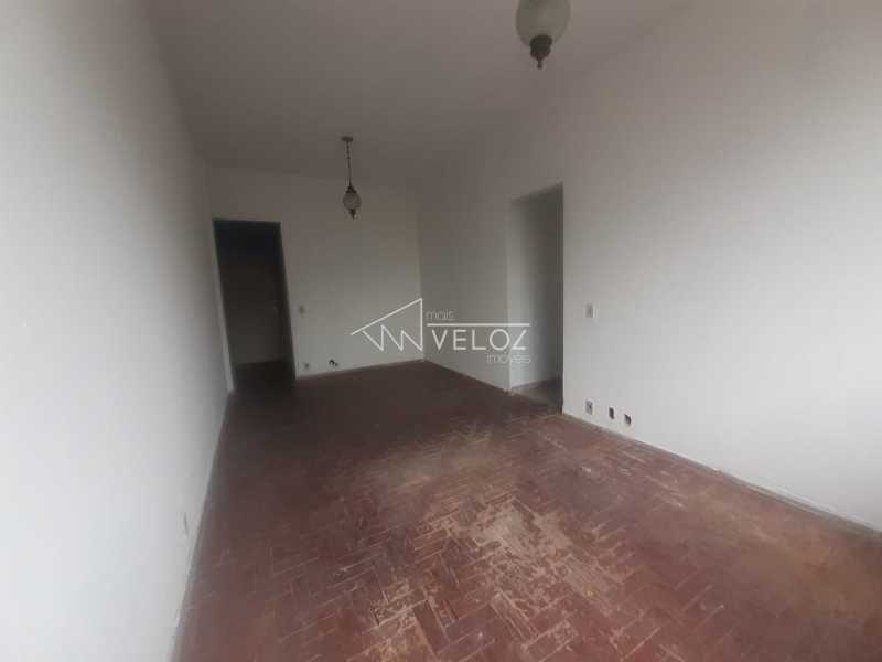 Apartamento à venda com 2 quartos, 70m² - Foto 9