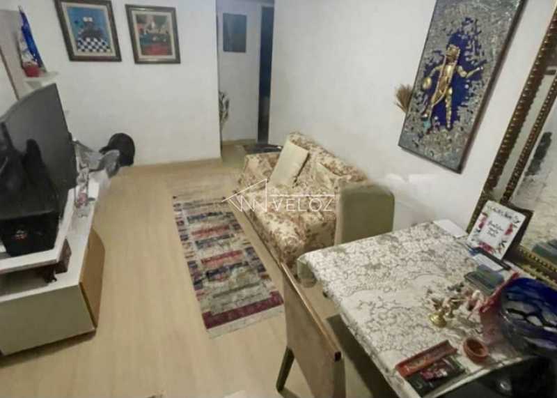 Apartamento à venda com 2 quartos, 70m² - Foto 2