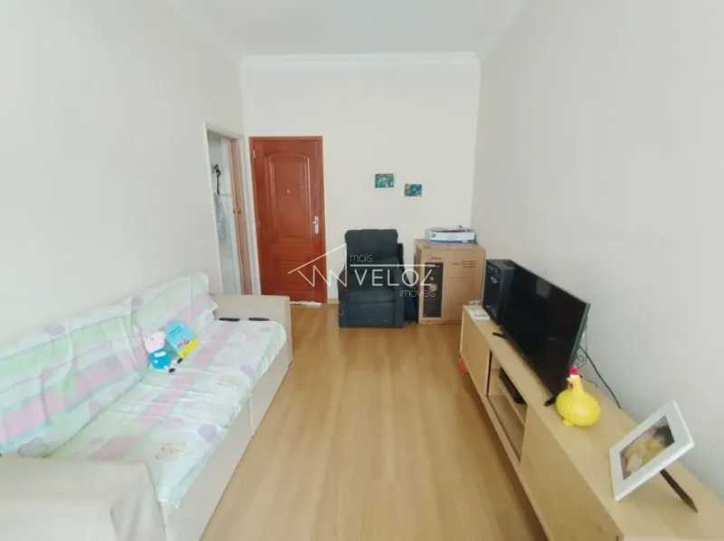 Apartamento à venda com 2 quartos, 75m² - Foto 2