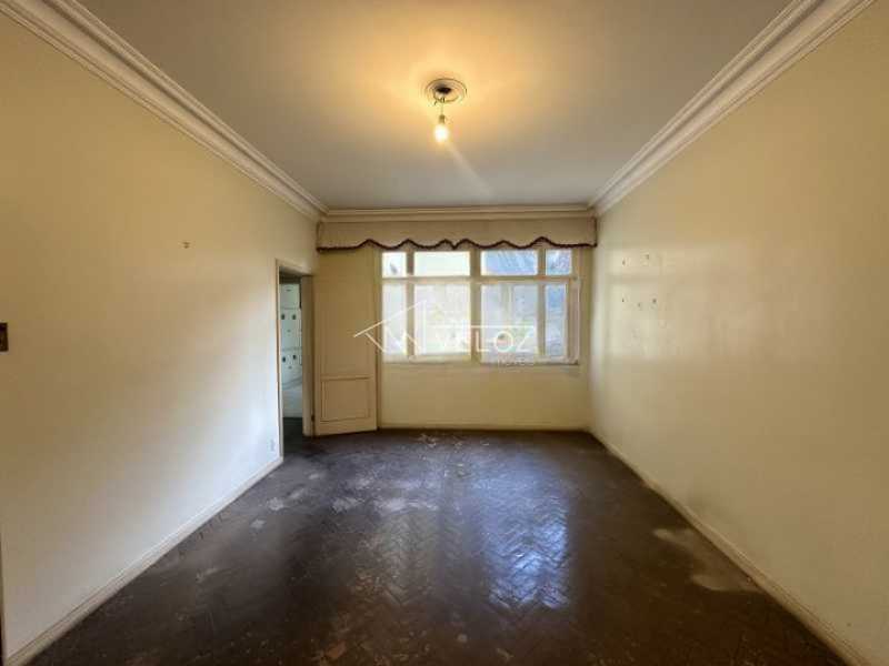 Apartamento à venda com 3 quartos, 240m² - Foto 2