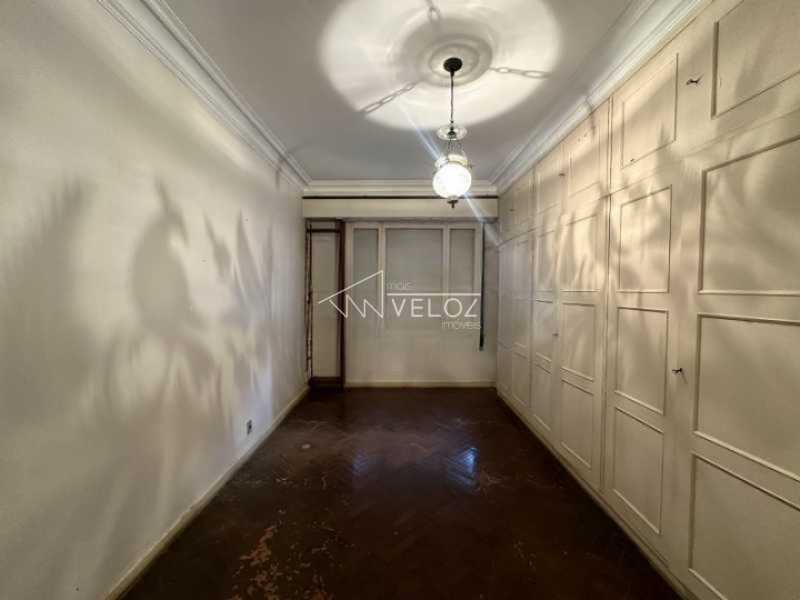 Apartamento à venda com 3 quartos, 240m² - Foto 10