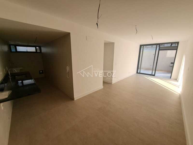 Apartamento à venda com 3 quartos, 105m² - Foto 2