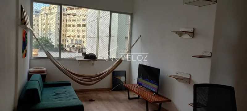 Apartamento à venda com 2 quartos, 66m² - Foto 2