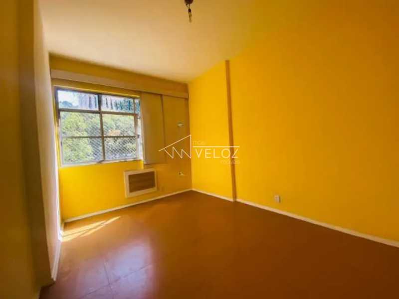 Apartamento à venda com 3 quartos, 140m² - Foto 2