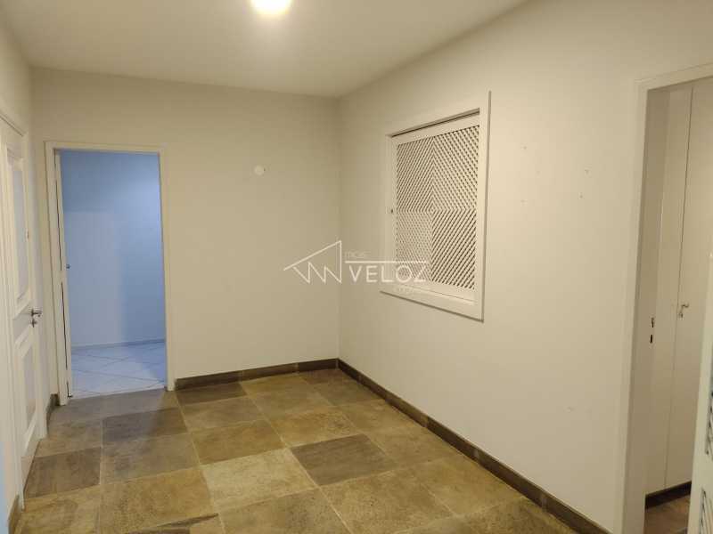 Cobertura à venda com 3 quartos, 250m² - Foto 9