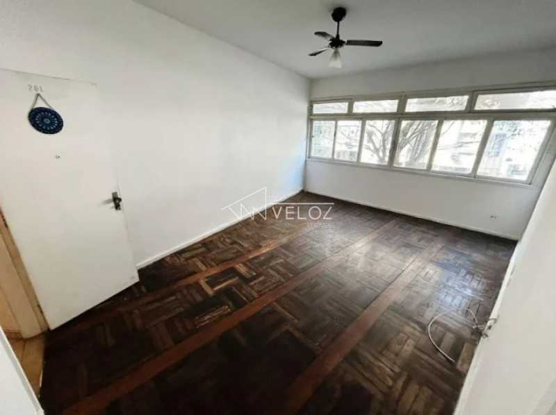 Apartamento à venda com 3 quartos, 130m² - Foto 2