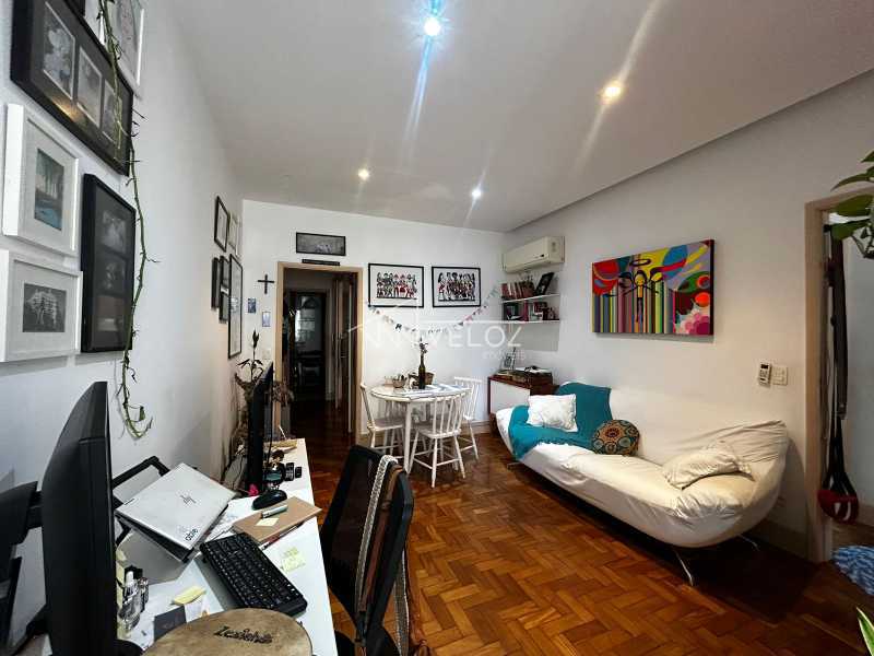 Apartamento à venda com 2 quartos, 85m² - Foto 2