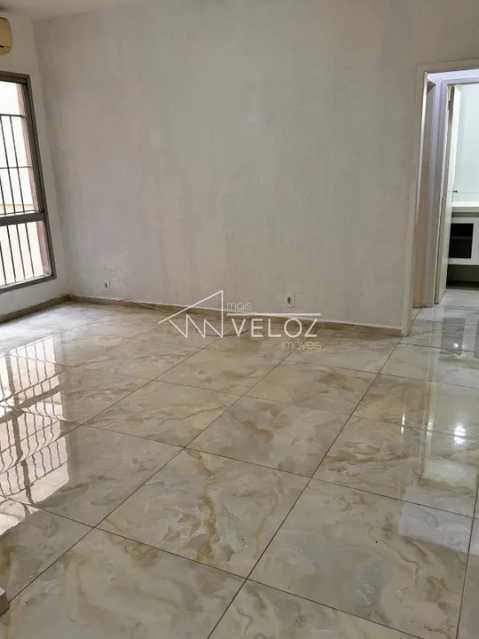 Apartamento à venda com 1 quarto, 60m² - Foto 2