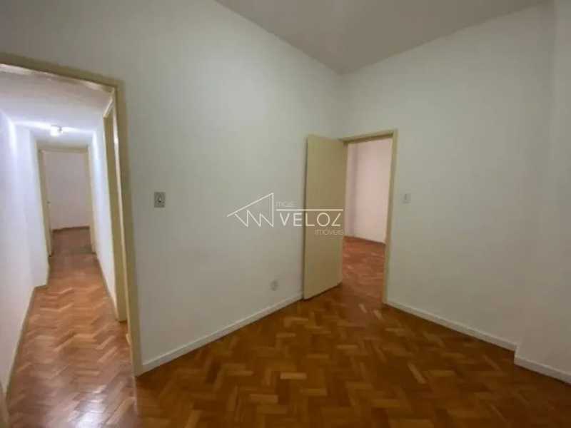 Apartamento à venda com 2 quartos, 66m² - Foto 2