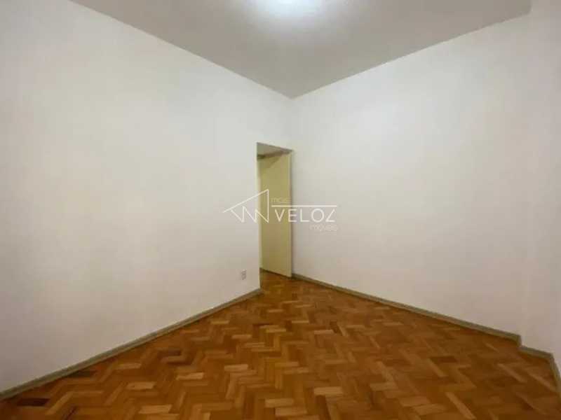 Apartamento à venda com 2 quartos, 66m² - Foto 4