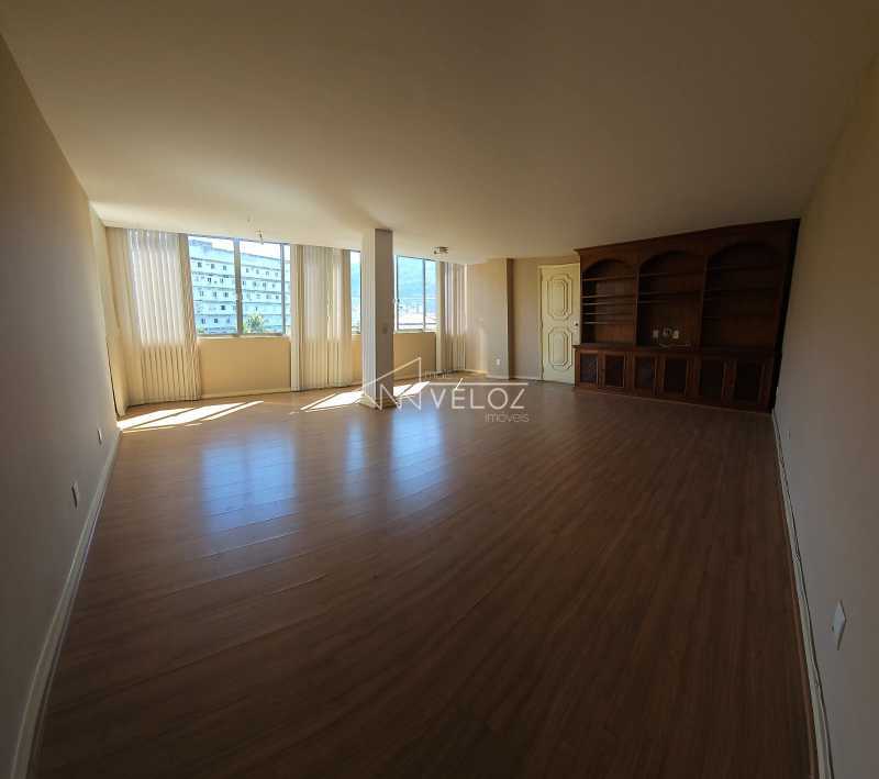 Apartamento à venda com 3 quartos, 170m² - Foto 4