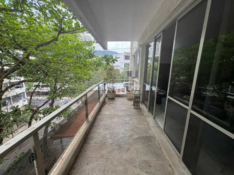 Apartamento à venda com 3 quartos, 167m² - Foto 1
