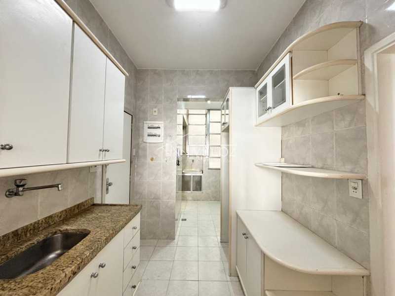 Apartamento à venda com 2 quartos, 70m² - Foto 4