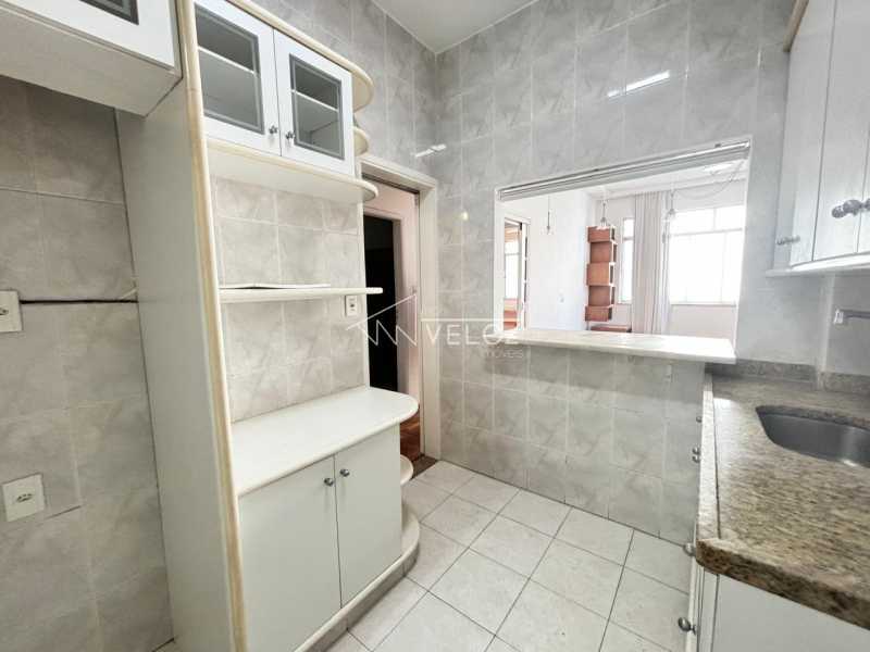 Apartamento à venda com 2 quartos, 70m² - Foto 3