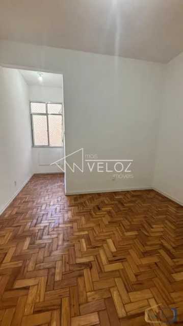 Apartamento à venda com 2 quartos, 67m² - Foto 3