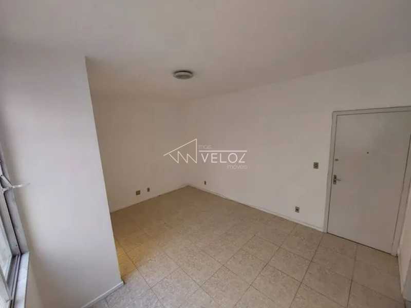 Apartamento à venda com 2 quartos, 75m² - Foto 2