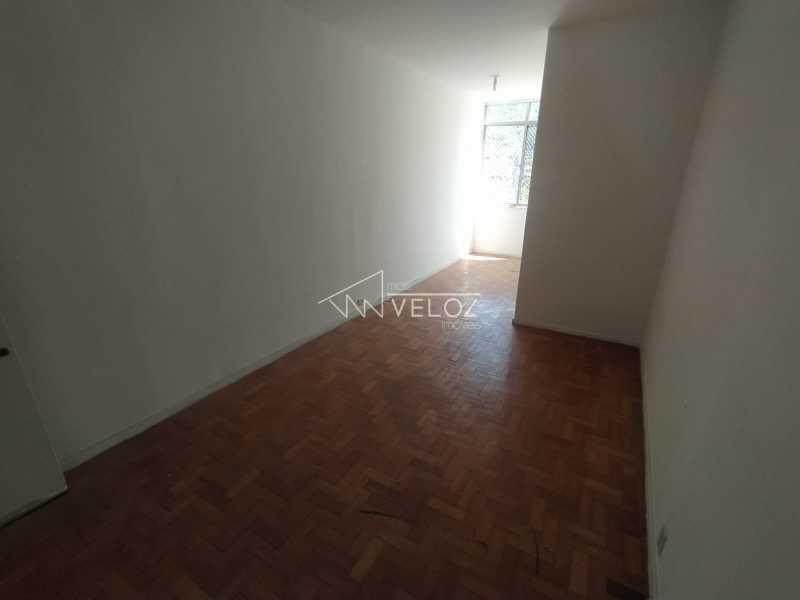 Apartamento à venda com 1 quarto, 45m² - Foto 2