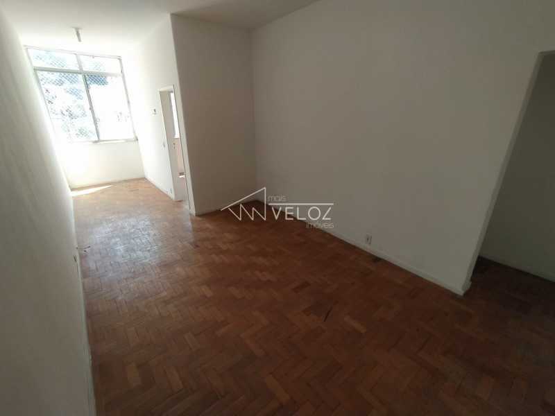 Apartamento à venda com 1 quarto, 45m² - Foto 1