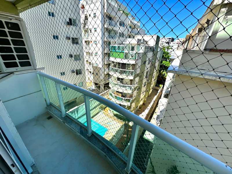 Apartamento à venda com 2 quartos, 78m² - Foto 3