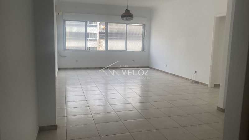 Apartamento à venda com 3 quartos, 130m² - Foto 2