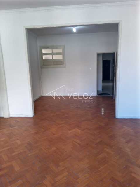 Apartamento à venda com 3 quartos, 109m² - Foto 2