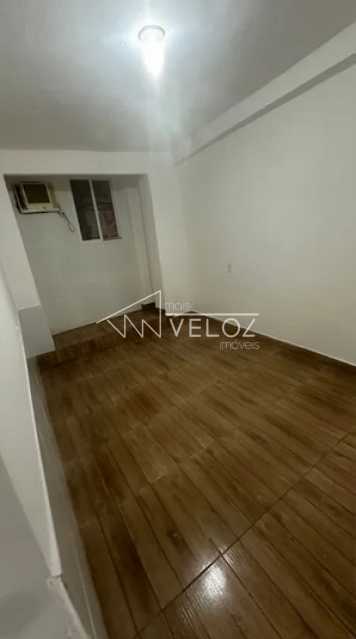 Casa de Vila à venda com 2 quartos, 30m² - Foto 1