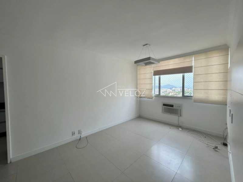 Apartamento à venda com 3 quartos, 80m² - Foto 4