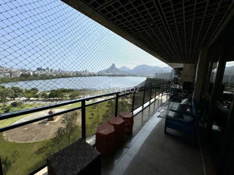 Apartamento à venda com 4 quartos, 227m² - Foto 1