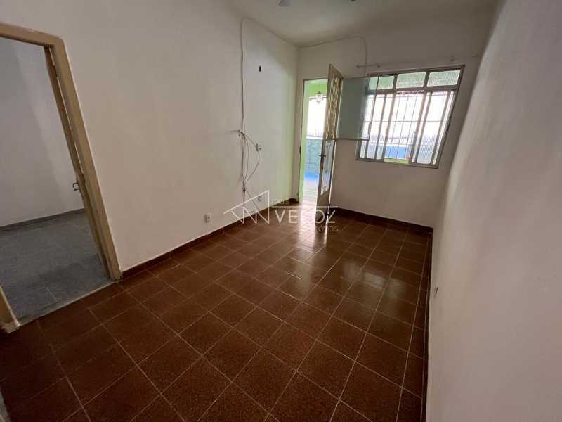 Casa de Vila à venda com 1 quarto, 70m² - Foto 2