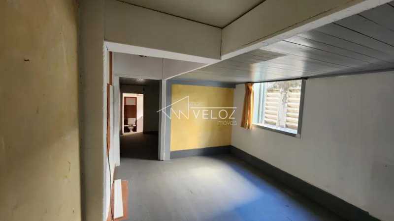 Casa à venda com 8 quartos, 216m² - Foto 18