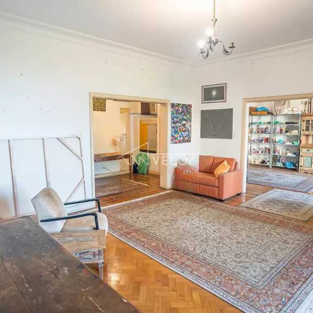 Apartamento à venda com 3 quartos, 244m² - Foto 2