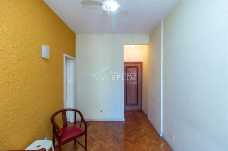 Apartamento à venda com 2 quartos, 70m² - Foto 1