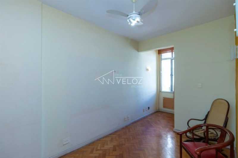 Apartamento à venda com 2 quartos, 70m² - Foto 2