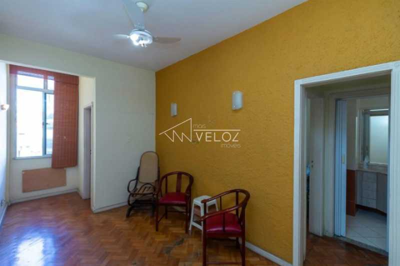 Apartamento à venda com 2 quartos, 70m² - Foto 3