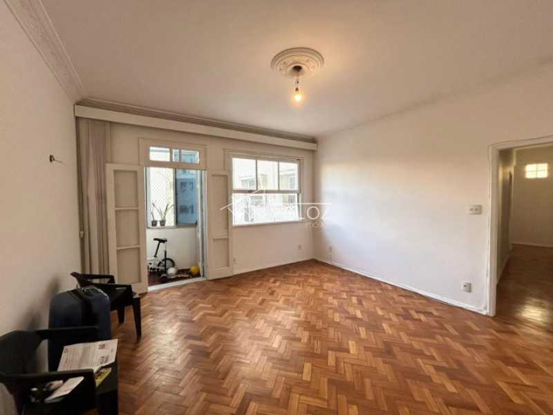 Apartamento à venda com 3 quartos, 130m² - Foto 2