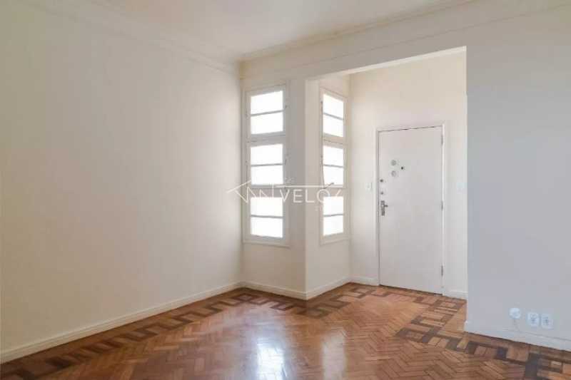 Apartamento à venda com 3 quartos, 157m² - Foto 2