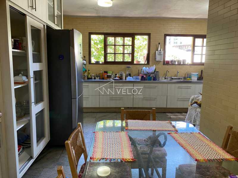 Casa à venda com 8 quartos, 357m² - Foto 9