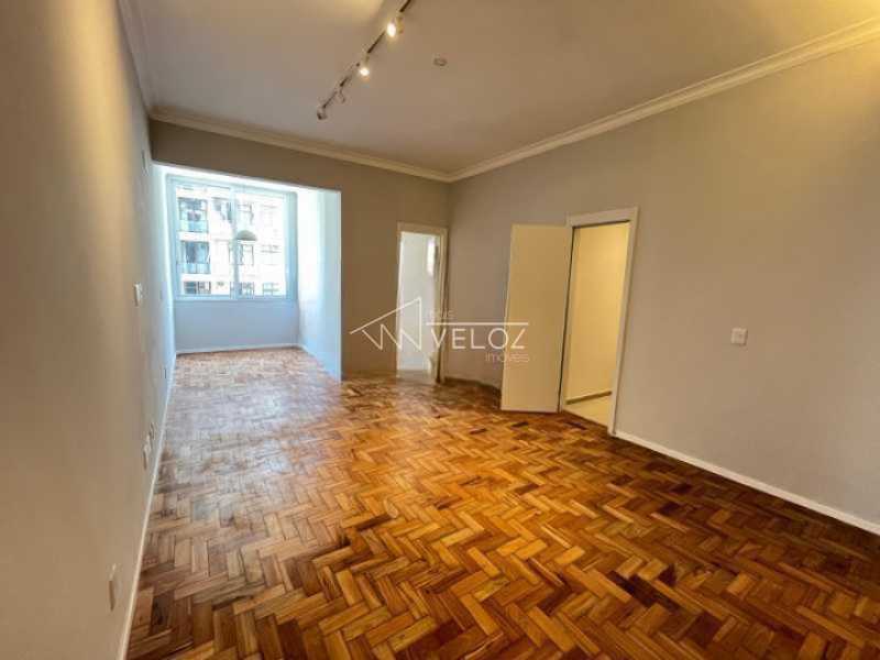 Apartamento à venda com 2 quartos, 75m² - Foto 2