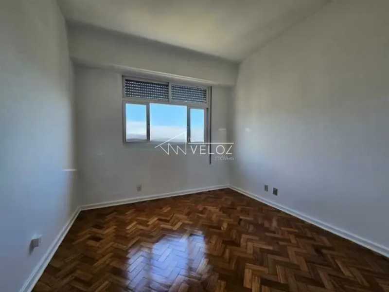 Apartamento à venda com 4 quartos, 213m² - Foto 9