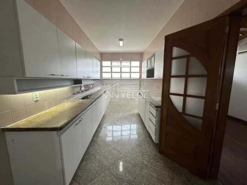 Apartamento à venda com 3 quartos, 240m² - Foto 22