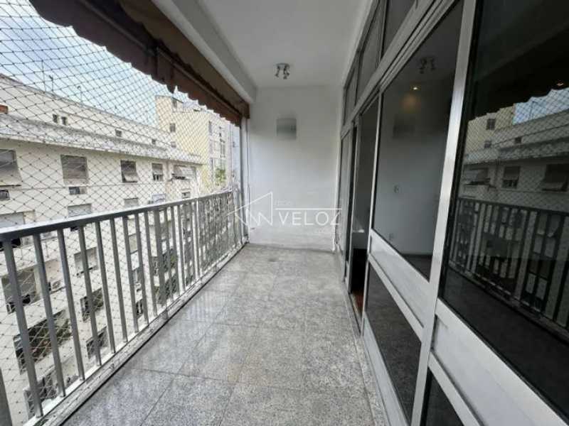 Apartamento à venda com 3 quartos, 240m² - Foto 1