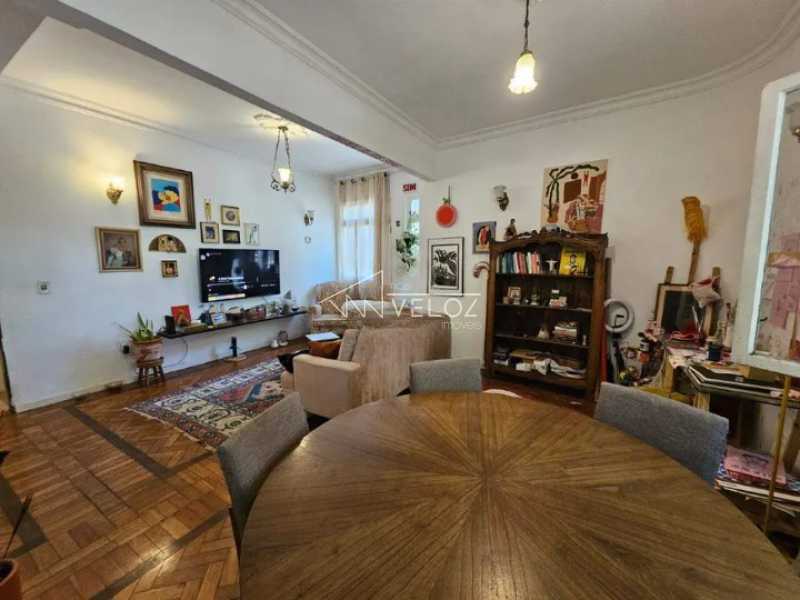 Apartamento à venda com 3 quartos, 245m² - Foto 2