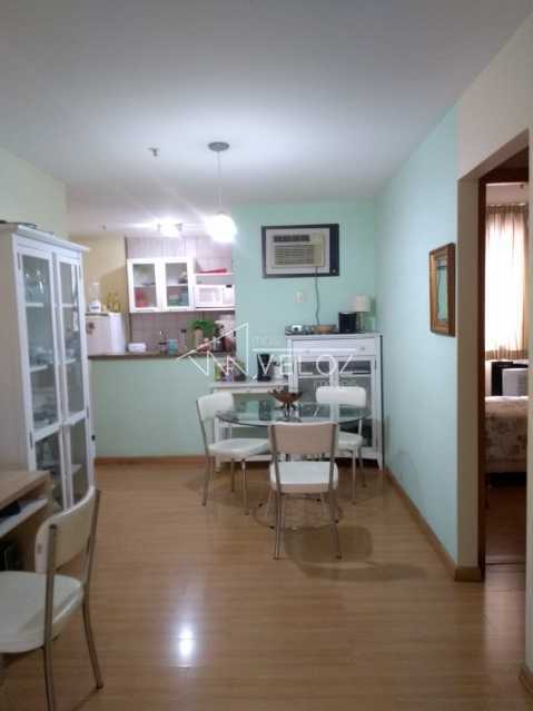 Apartamento à venda com 2 quartos, 64m² - Foto 2