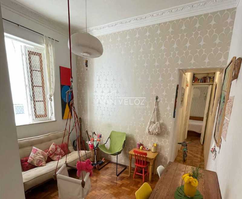 Apartamento à venda com 2 quartos, 69m² - Foto 2