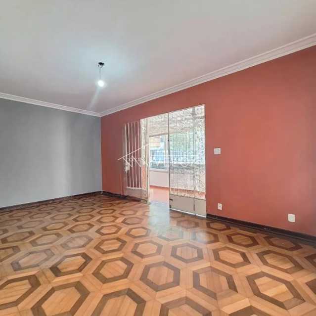 Casa à venda com 6 quartos, 250m² - Foto 4