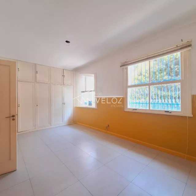 Casa à venda com 6 quartos, 250m² - Foto 9