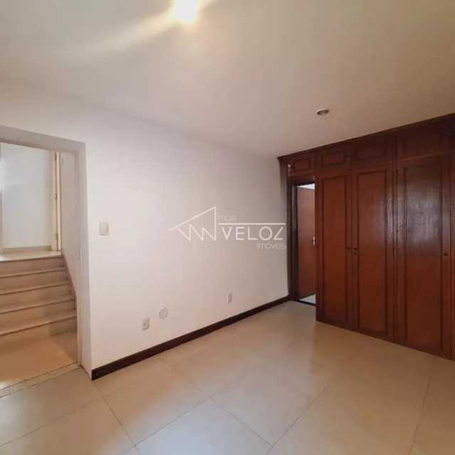 Casa à venda com 6 quartos, 250m² - Foto 15